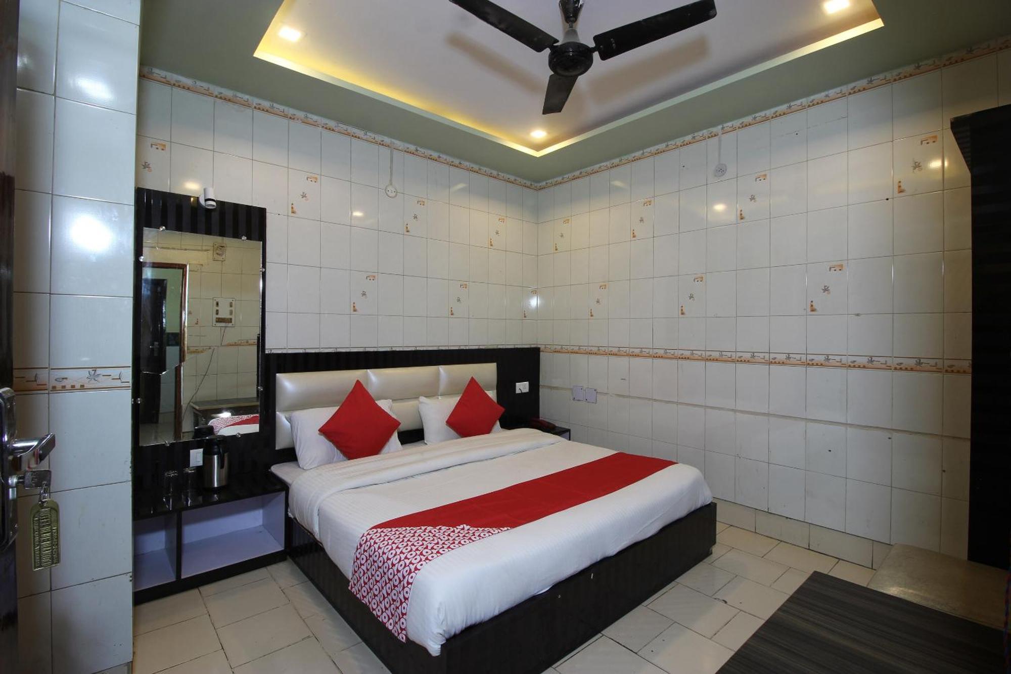Hotel O Blue Diamond Varanasi Exteriör bild