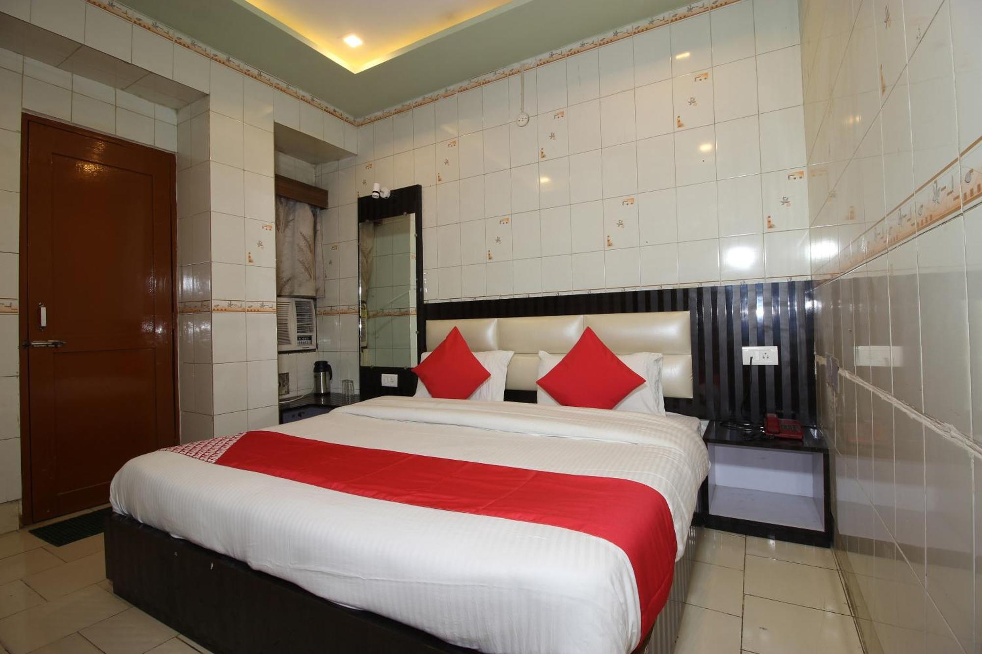 Hotel O Blue Diamond Varanasi Exteriör bild