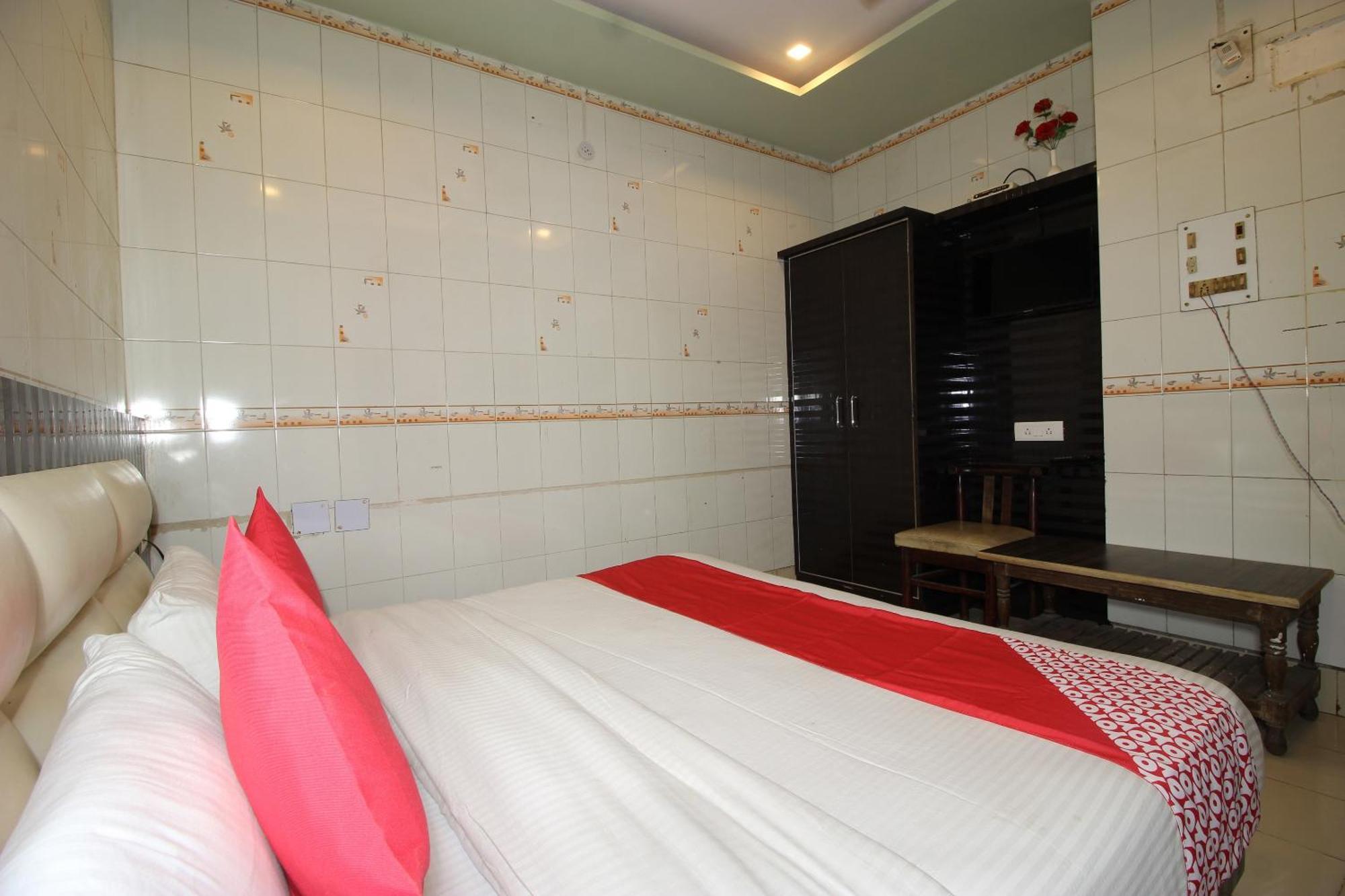 Hotel O Blue Diamond Varanasi Exteriör bild