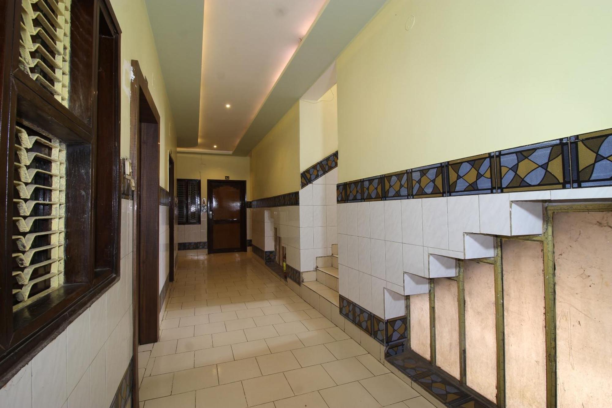 Hotel O Blue Diamond Varanasi Exteriör bild