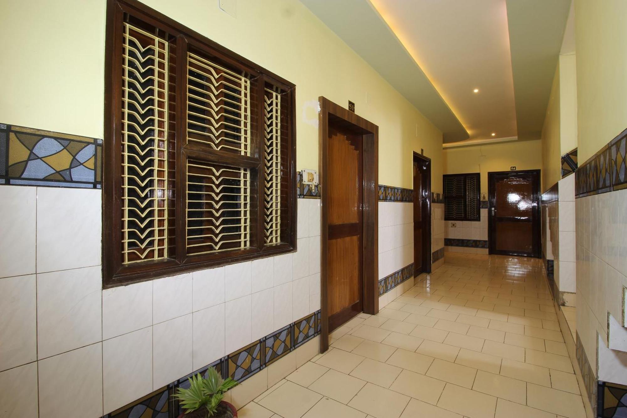 Hotel O Blue Diamond Varanasi Exteriör bild