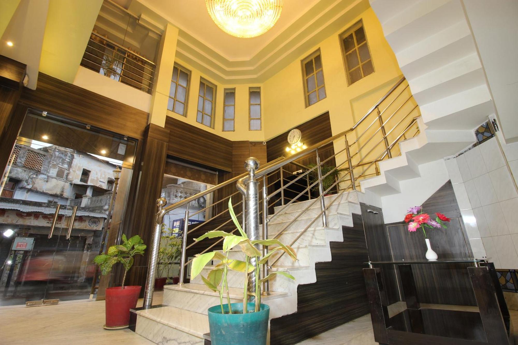 Hotel O Blue Diamond Varanasi Exteriör bild